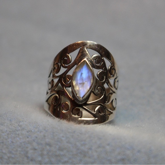 Silver and quartz crystal gem ring - Picture 1 of 9